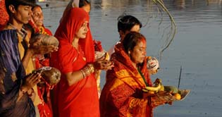 Hindu pilgrims visit temple in Sukkur 